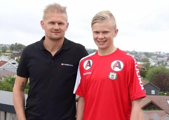 东体：邵佳一执教国足意愿强烈，“土洋结合”模式被业内看好（东体：邵佳一盼执掌国足，业内看好“土洋融合”路径）