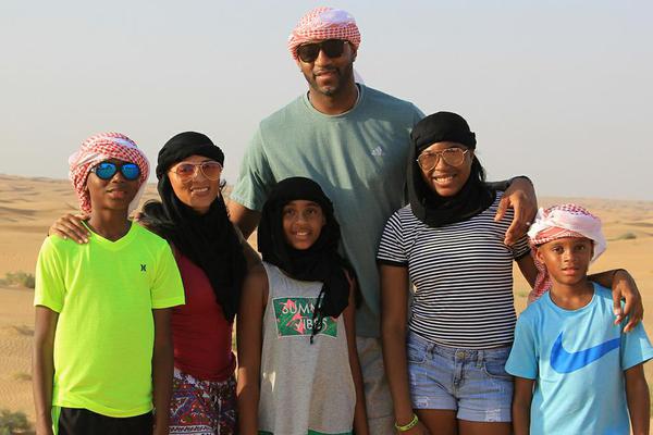 不是点球！英超官方：查洛巴撞倒戈登属护球动作，因此未判点（英超官方：查洛巴与戈登的接触系护球动作，未判点球）