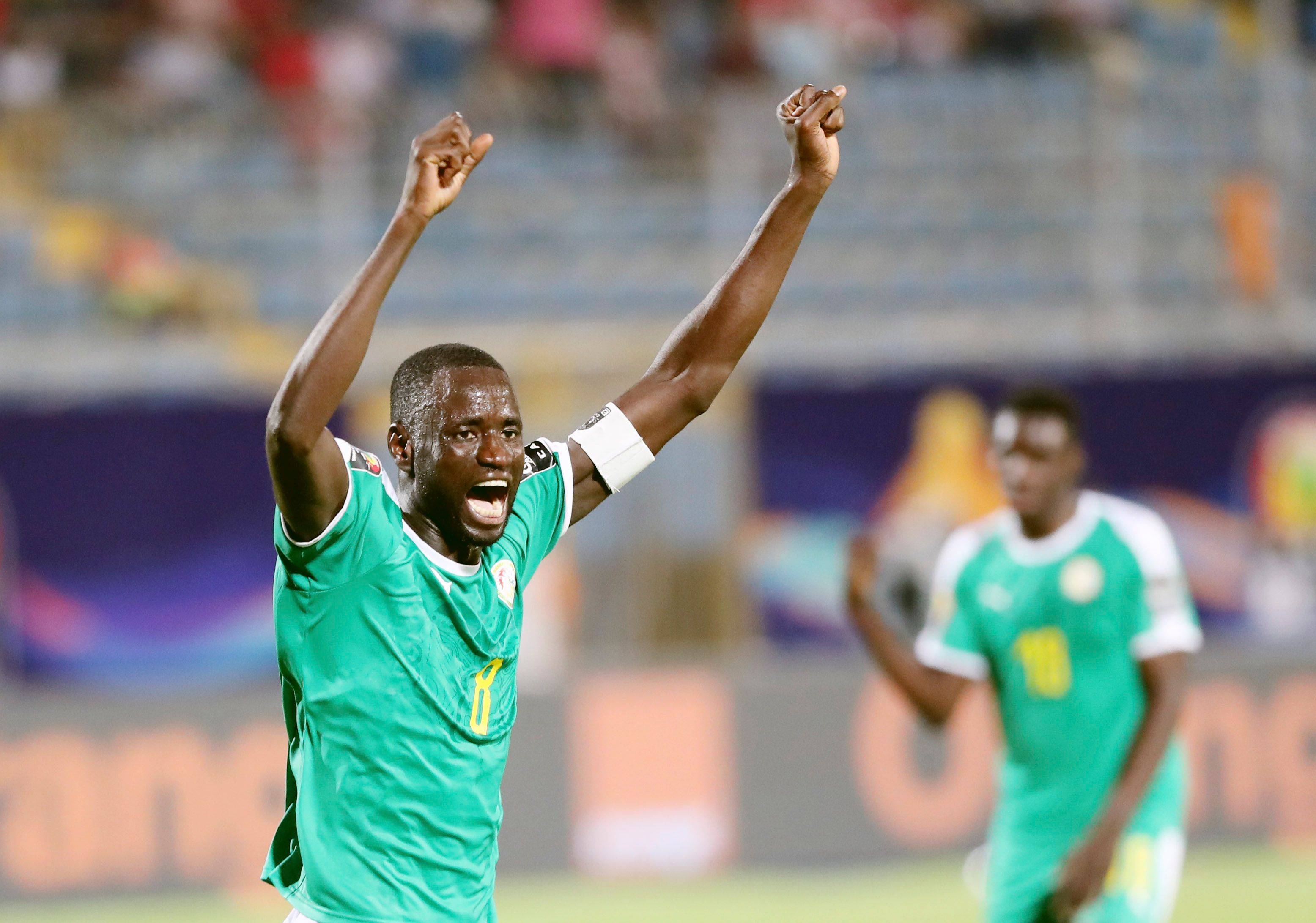 国足友谊赛战胜韩国展现新阵容