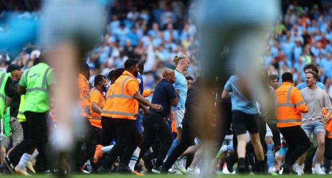 巴媒：漏吹点球+漏判两次严重犯规，巴甲俩裁判被停哨40天（巴媒：因漏判点球及两次严重犯规，巴甲两裁判被禁哨40天）