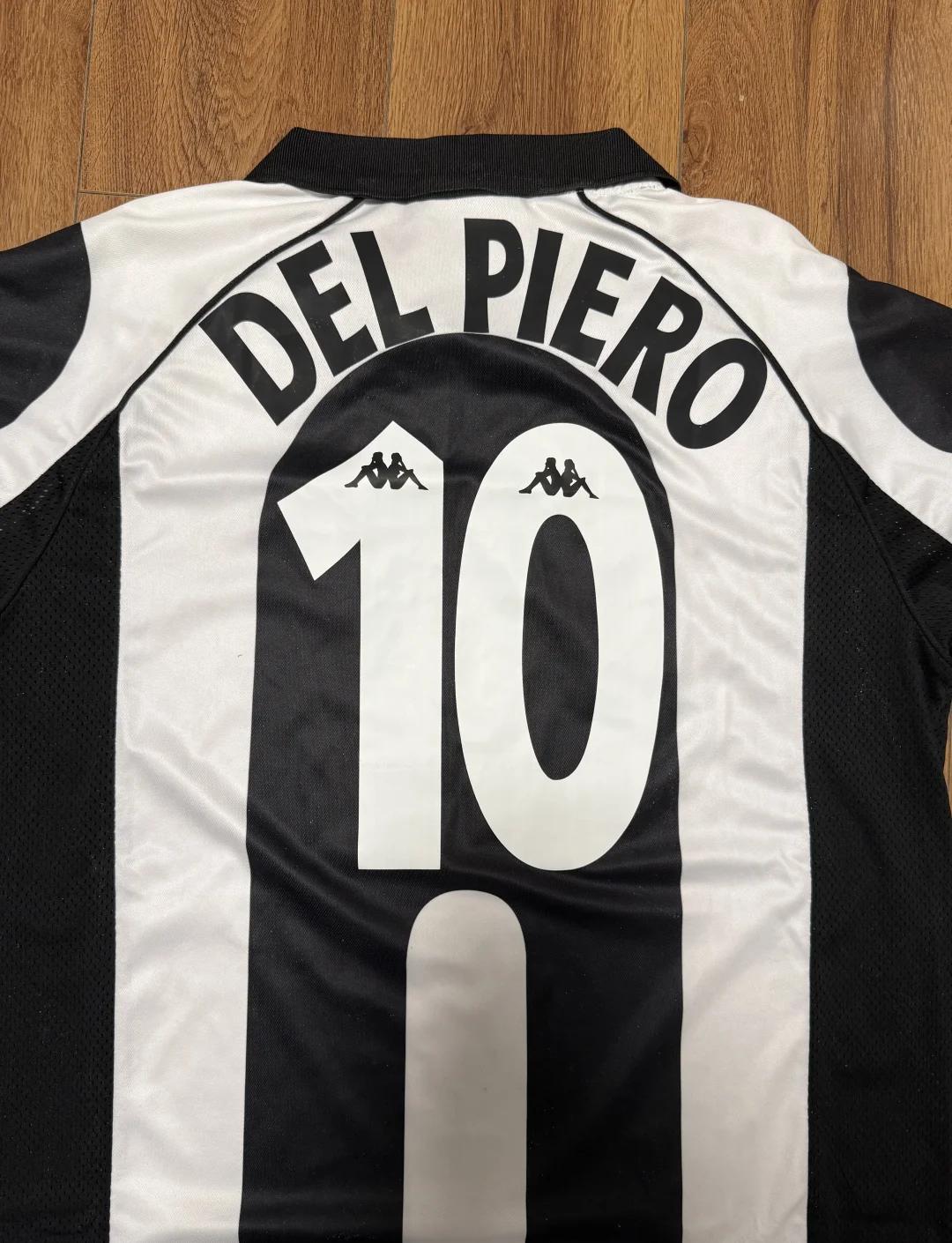 2025 赛季：MLB 官方商城显示，大谷翔平的道奇队 17 号球衣连续两年销量第一