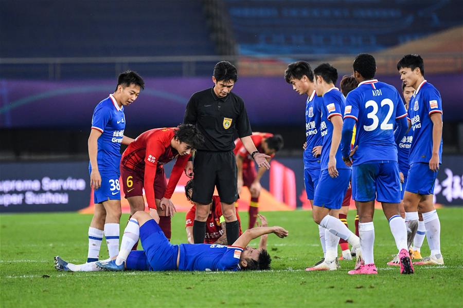 两张合影，一张和老乡一张和金靴。赛前法比奥说这场...