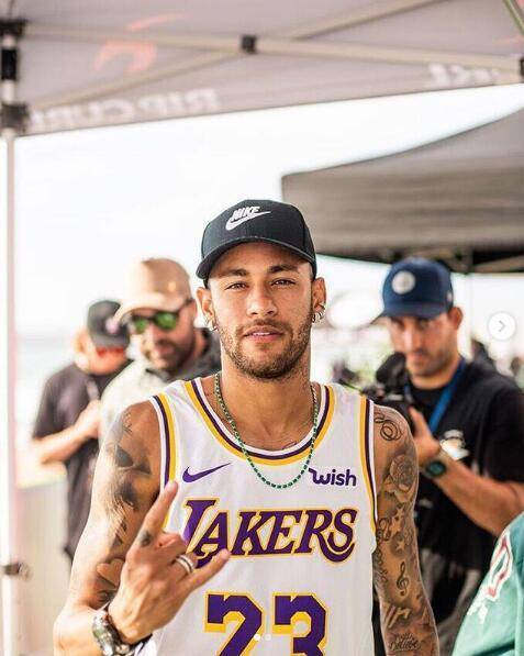 内马尔爸：内马尔最糟糕的阶段已经过去；我就是靠关注度赚钱