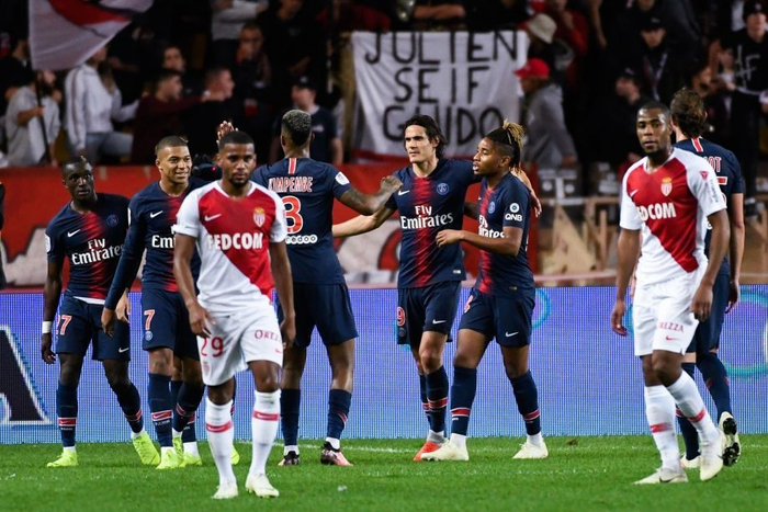 利物浦欧冠小组／联赛阶段近22场主场赢下20场，且近12场全胜（利物浦欧冠小组赛与联赛近22个主场20胜，主场豪取12连胜）