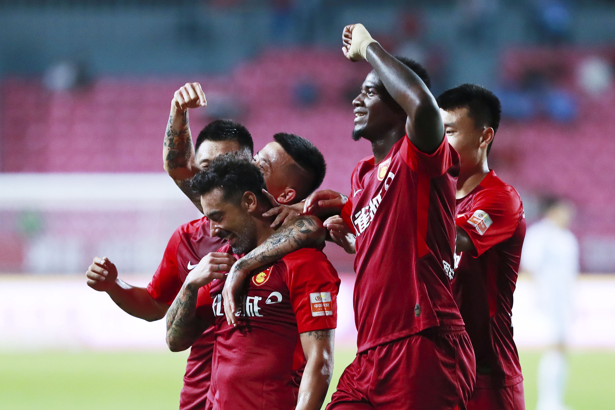 没变胖！哈兰德社媒晒称重照片，严格遵循瓜帅的体重管理要求（哈兰德晒称重照否认发福，严格执行瓜帅体重管控）