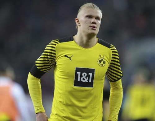 历史第三！文班亚马连续98场送出盖帽，仅逊尤因&穆托姆博（史上第三！文班亚马连续98场有封盖，仅次尤因与穆托姆博）