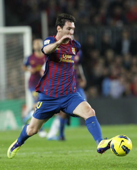 法国客场3-1逆转阿塞拜疆，马特塔、阿克利乌什破门，古斯托两助攻