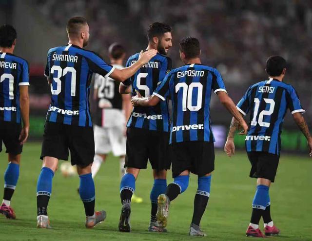 梅西决赛2助攻！率队3-1首次夺冠，一夜又创纪录：生涯47次捧杯