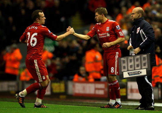 曼联加入左后卫争夺战！瞄准法兰克福新星布朗，面临皇马巴萨竞争（曼联竞夺左后卫：相中法兰克福新星布朗，皇马巴萨同场竞争）