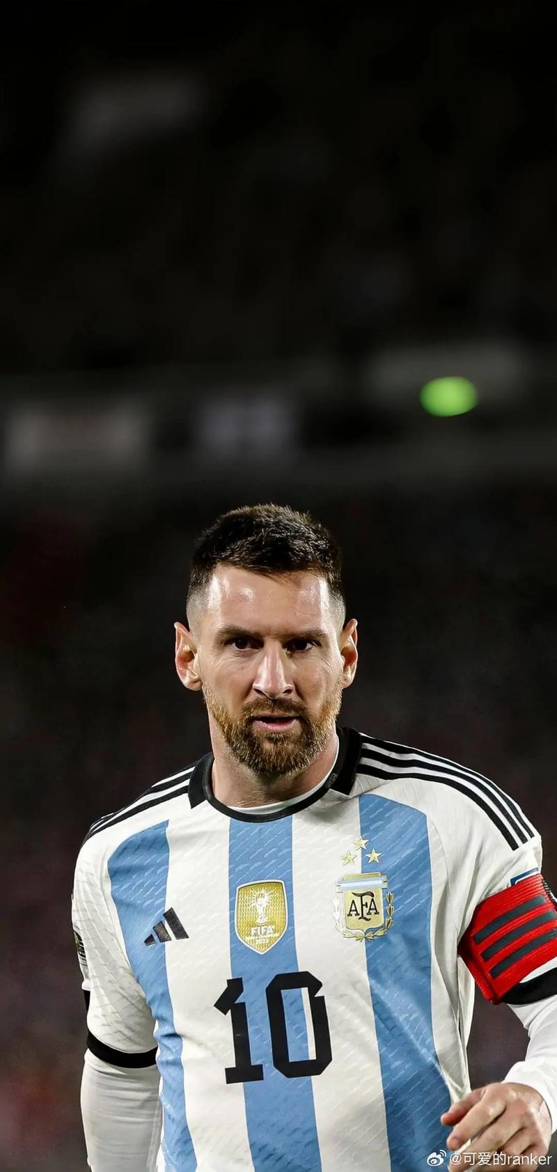 宋凯出席中国体育美术作品展览，与奥运冠军金牌合影