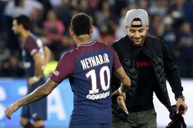 国米肠子悔青了吧？米兰700万投资蜡笔，收益直指联赛冠军